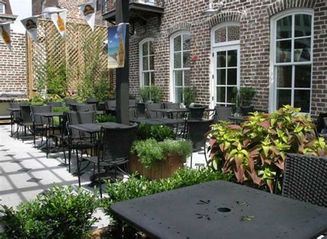 Churchill's savannah - Come and visit the best pub in Savannah. Great food and fun people. Outdoor dining on our rooftop... 13 W Bay St, Savannah, GA 31401